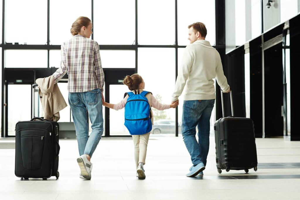 famille photo aeroport expatriés
