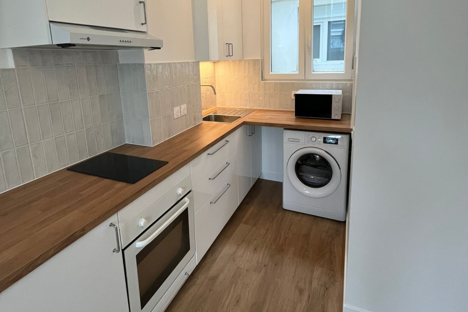 investissement-locatif-paris-theophile-et-emilie-cuisine-salon